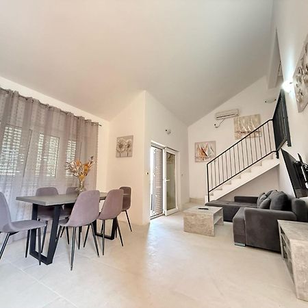 Apartments Andela เพทรอซาเน ภายนอก รูปภาพ