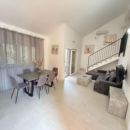 Apartments Andela เพทรอซาเน ภายนอก รูปภาพ